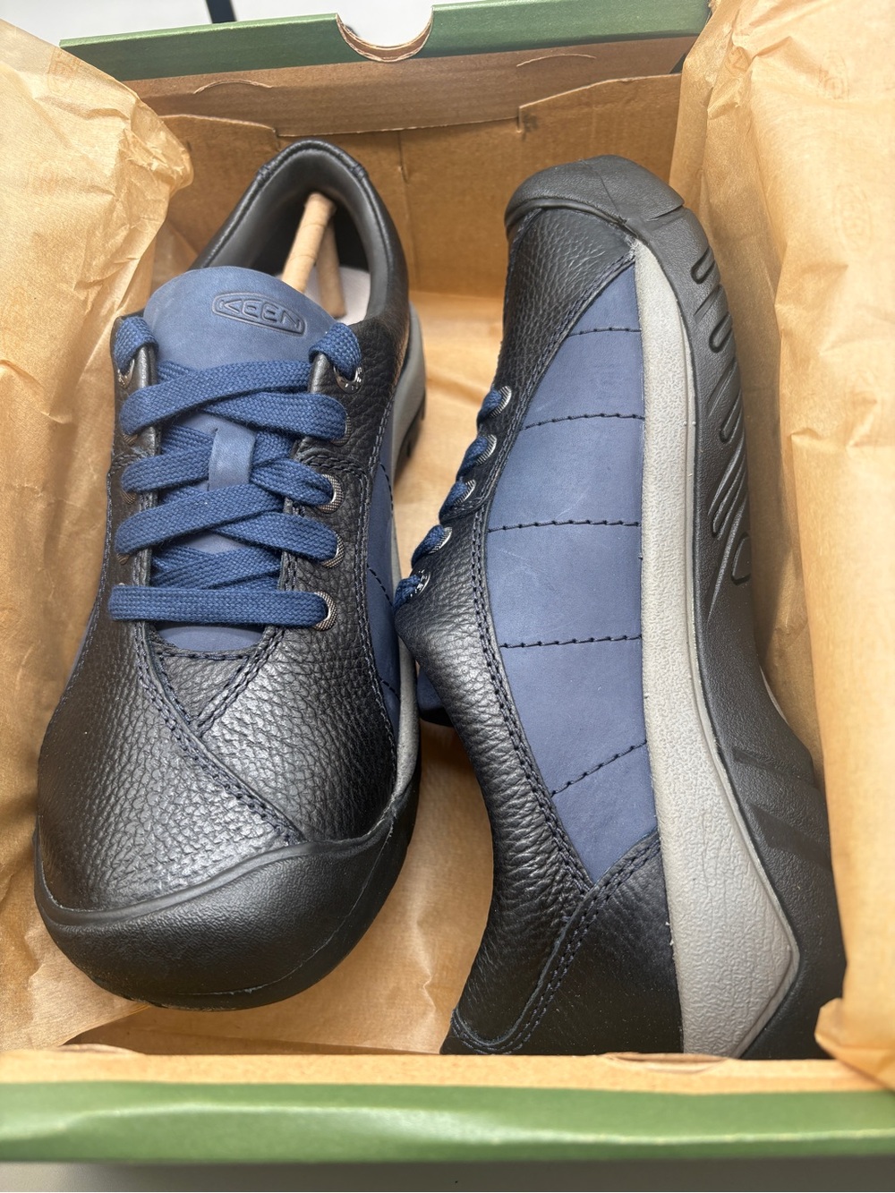 KEEN Presidio Women’s 8.5 Navy Leather Casual Oxford Walking Shoes New
